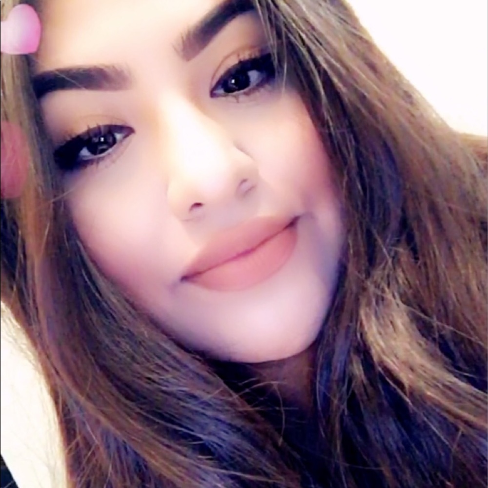 Meet your Posher, Valeria